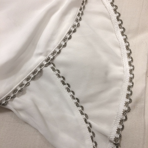 Dorothy Perkins Ivory Trim Sleeve V-Neck Top - Picture 7 of 7